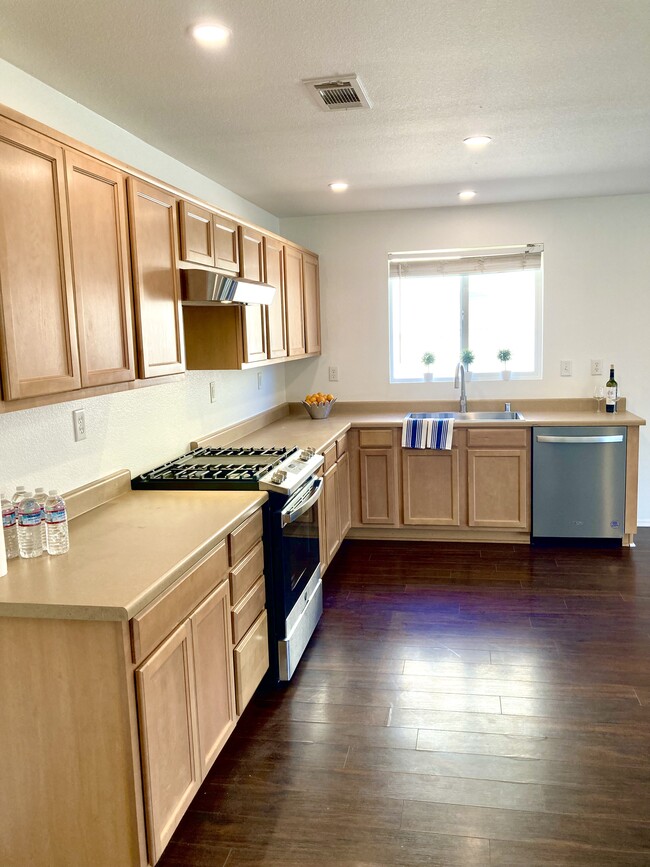 Building Photo - 43000 30th St E