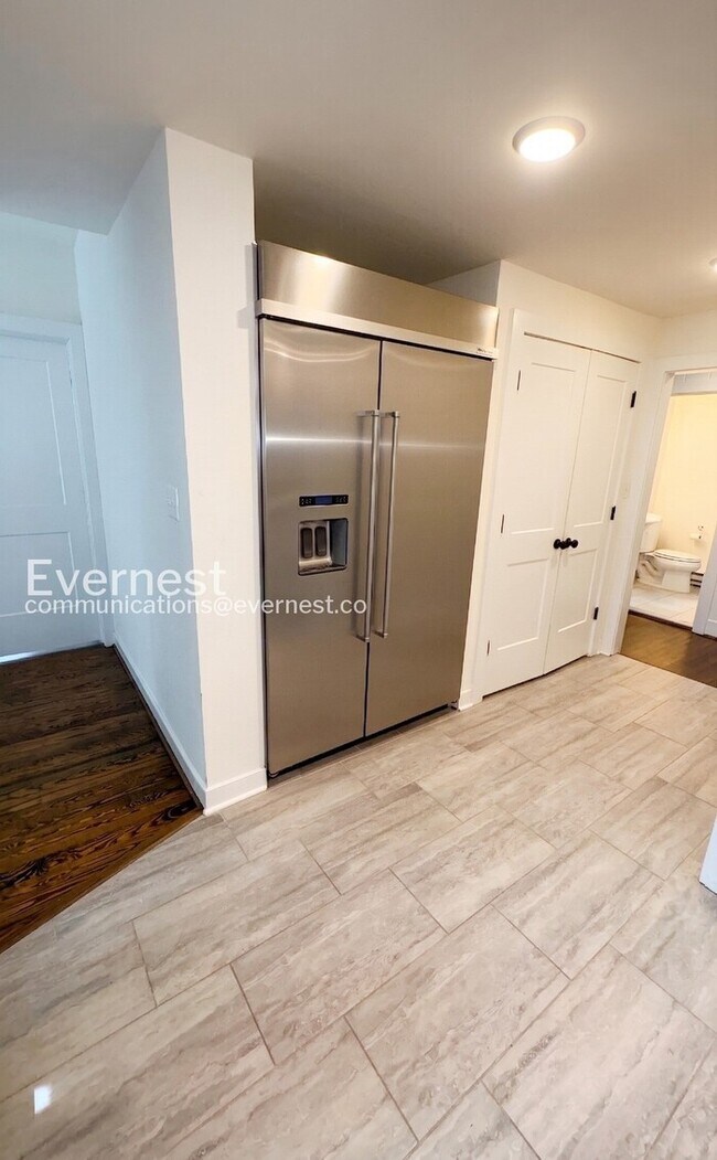 Building Photo - 4 Bed, 3 Bath Home with Fenced Yard / Pet-Friendly / Available Now!
