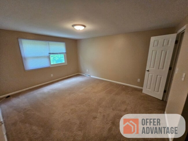 Building Photo - 137 Creekside Dr