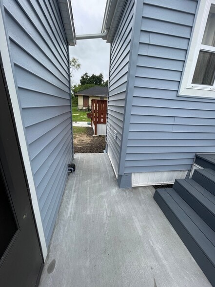 Building Photo - 333 California St