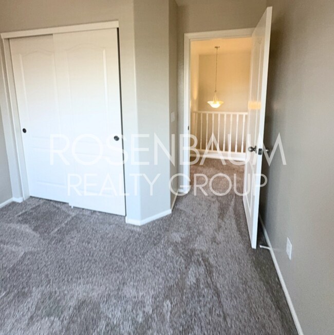 Building Photo - Gorgeous 5-bedrooms, 2.5-baths home in the...