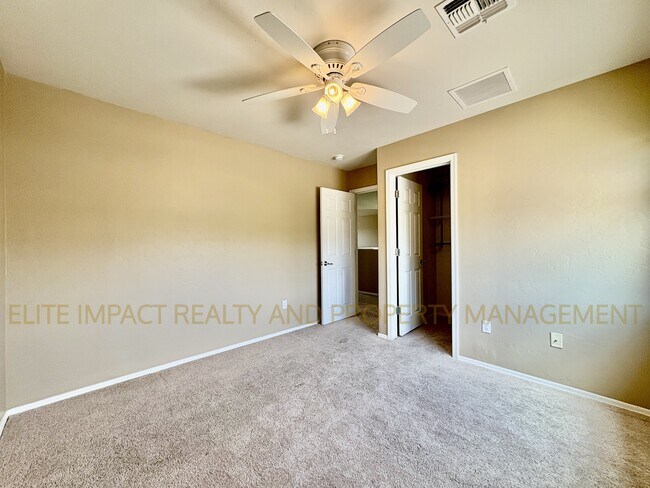 Building Photo - 6004 S Meadow Breeze Dr