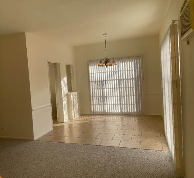 Building Photo - 1122 S Clark Dr