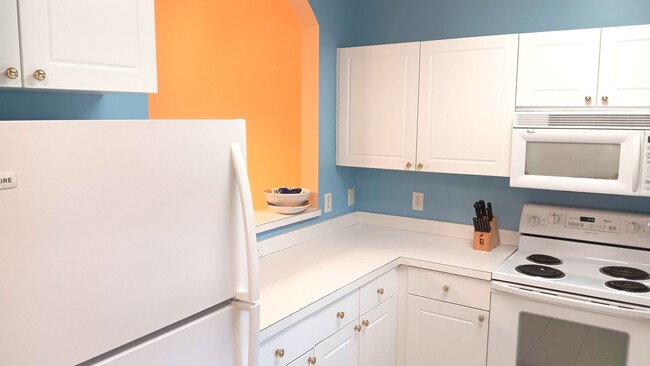 Building Photo - Furnished Two-Bedroom, Two-Bath Condo in N...
