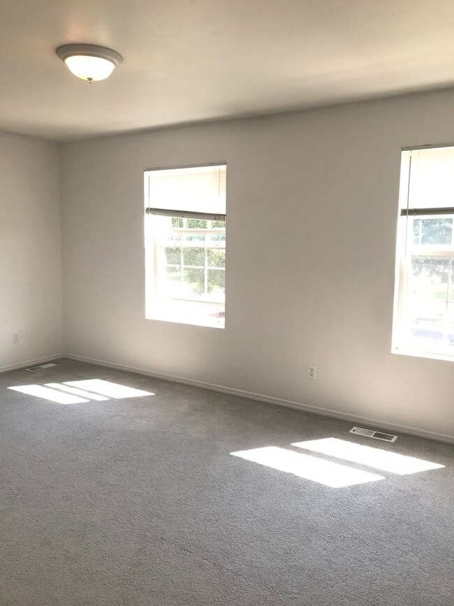 Building Photo - 3305 Laredo Dr