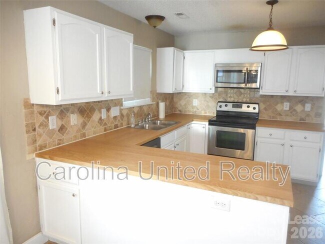 Building Photo - 8431 Leeper Dr