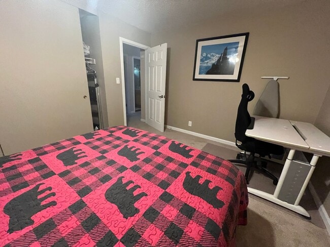 Building Photo - Monthly Rental Available mid-March until end of January 2026