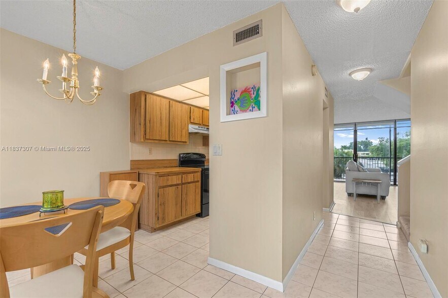 Building Photo - 2911 SW 87th Ter