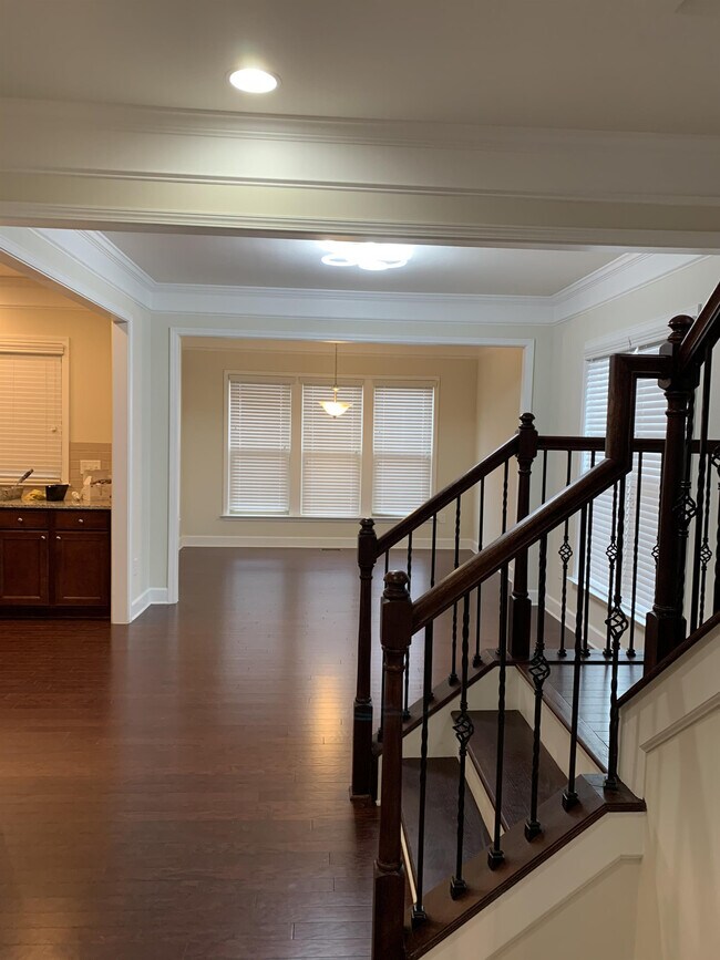 Building Photo - 2562 Sibley Dr