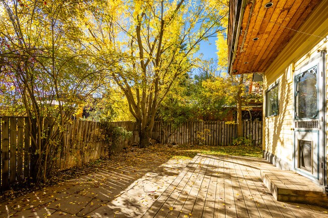 Building Photo - 212 N Monarch St