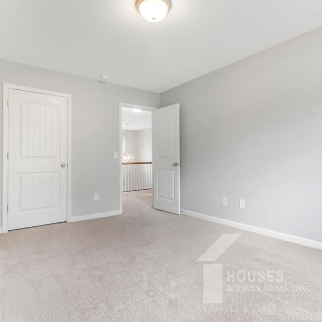 Building Photo - 70 Madeline Cir