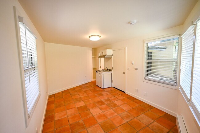 Building Photo - Dolores Street Triplex
