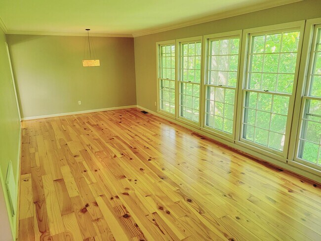 Building Photo - 984 Shades Crest Rd