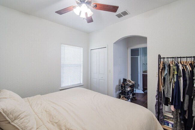 Building Photo - Rental Near Downtown Lakeland!!