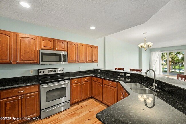 Building Photo - 601 N Miramar Ave
