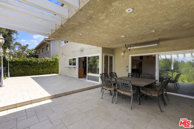 Building Photo - 10211 Clematis Ct