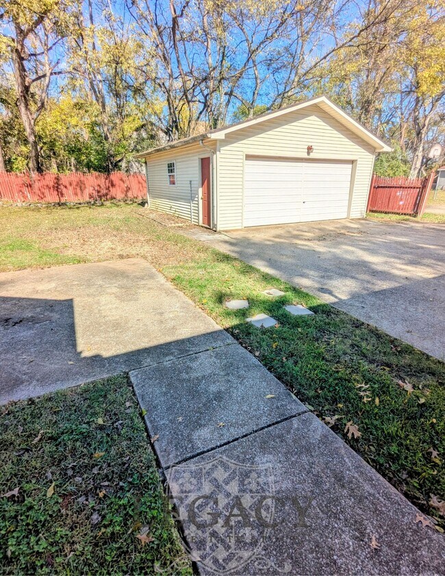 Building Photo - 502 Irongate Blvd