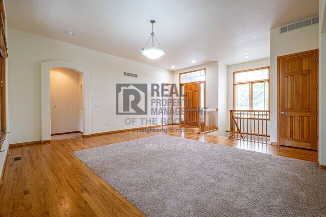 Building Photo - 5436 Hunter Dr