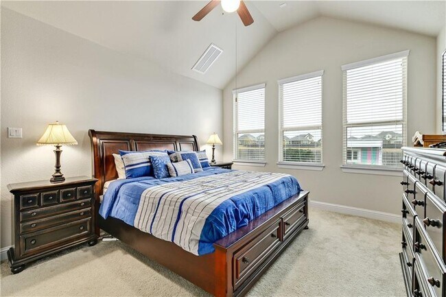 Building Photo - 6825 Leonardo Dr