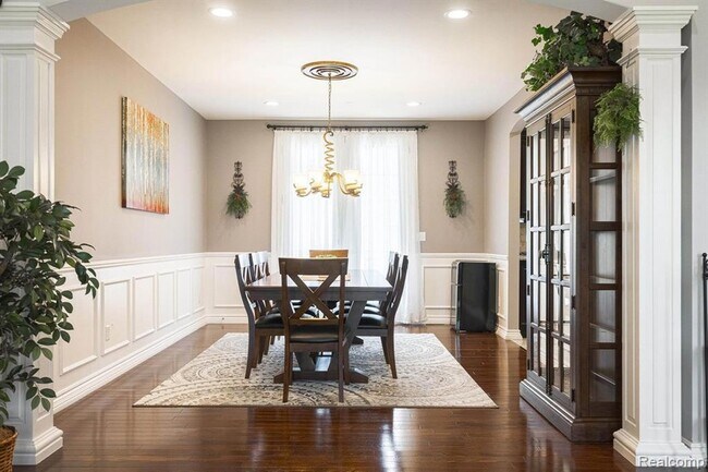 Building Photo - 4906 Stonehenge Dr