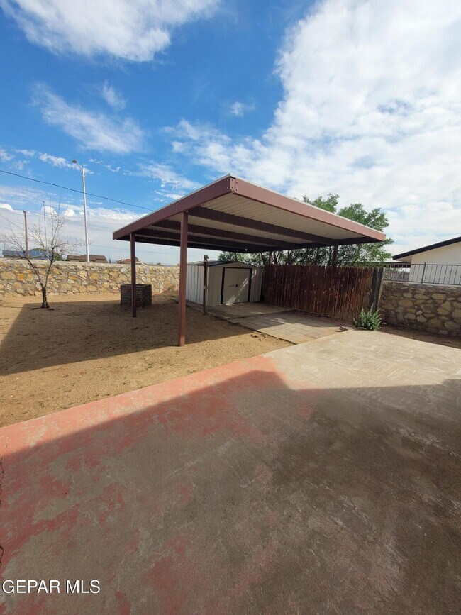 Building Photo - 11330 Loma Del Sol Dr
