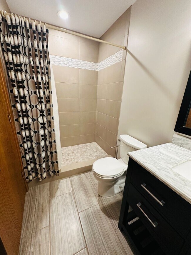 Building Photo - Sophisticated Condo Retreat on Old Mission Peninsula