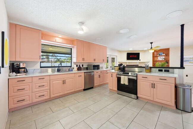 Building Photo - 428 46th St NW