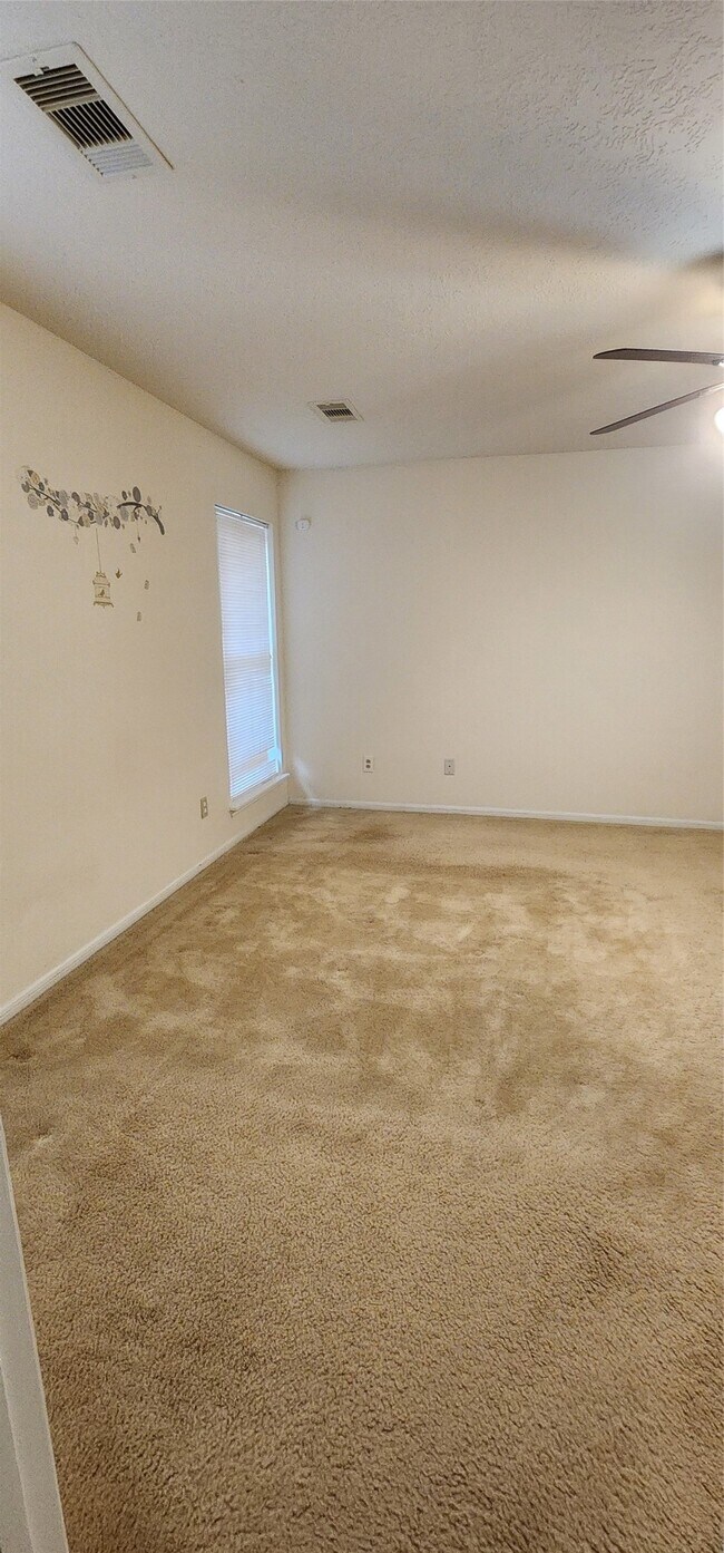 Building Photo - 16807 Sussex Dr