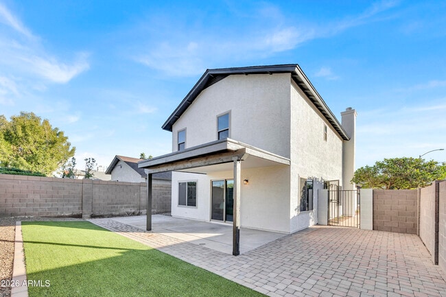 Building Photo - 8876 W Bluefield Ave