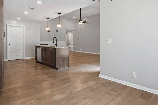 Building Photo - 732 Jodine Ann Dr