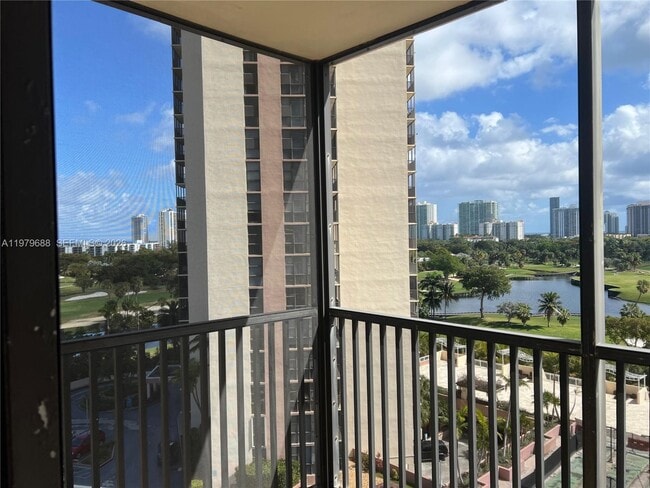 Building Photo - 20301 W Country Club Dr