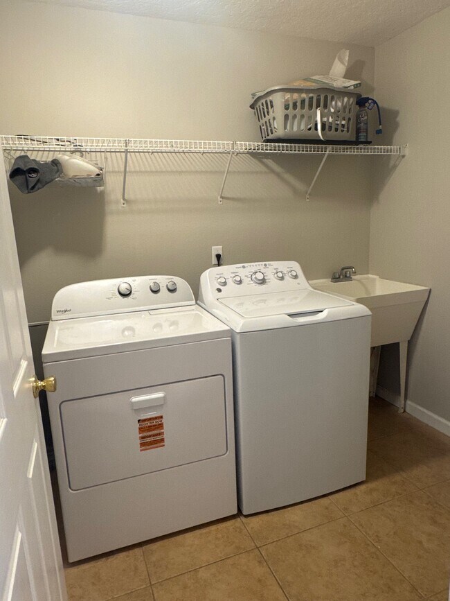 Building Photo - 16089 Old Ash Loop