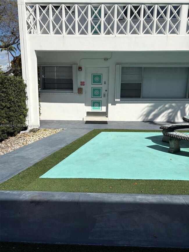 Building Photo - 1005 S 17th Ave