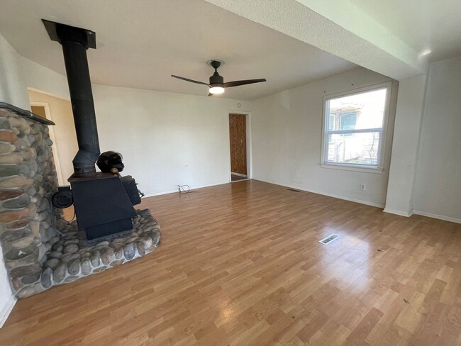 Building Photo - Northside 3 Bedroom Fenced with Huge Shop