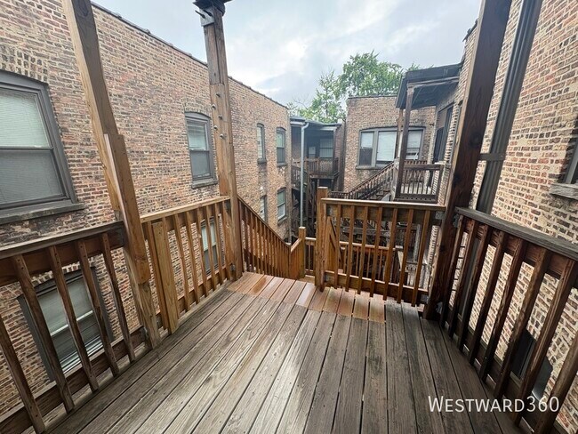 Building Photo - 707 E 62nd St