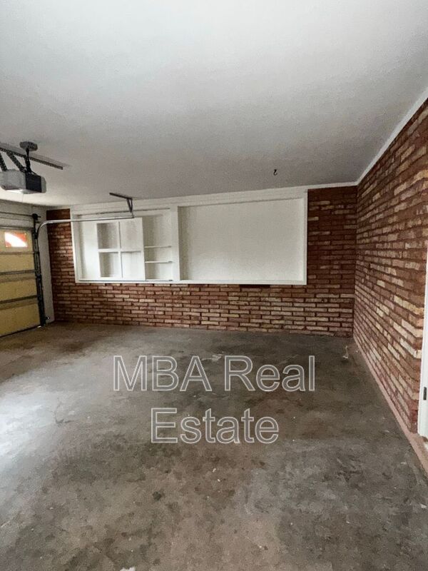 Building Photo - 660 W Erie St