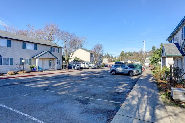 Building Photo - 2bed/1.5bath Townhome Available Today! Get...