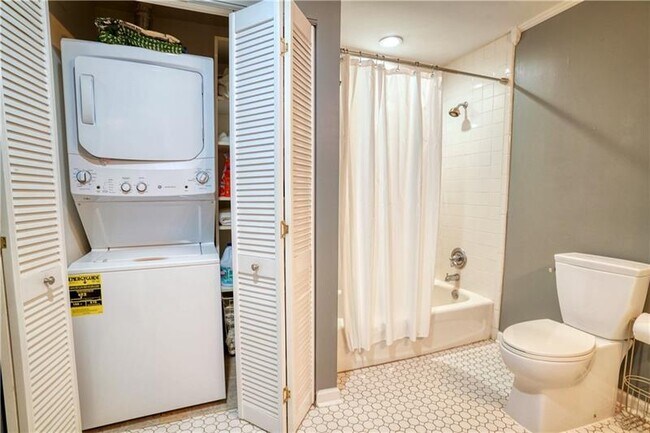 Building Photo - 1026 St Charles Ave NE