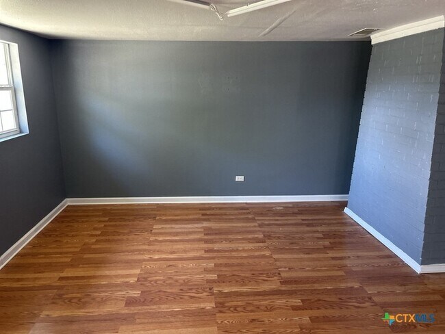 Building Photo - 2310 Zinnia Ct