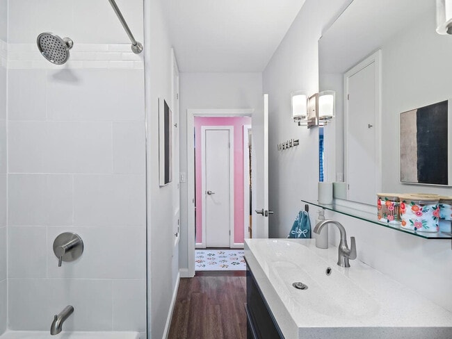 Building Photo - 3815 Ellendale Rd