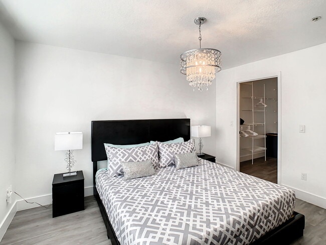 Building Photo - Westpointe Boulevard, Orlando, FL 32835 - 1 BR 1 BA condo