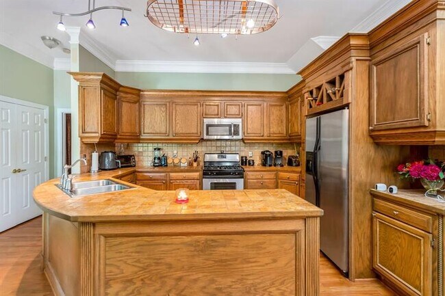 Building Photo - 65 Claire Dr SE