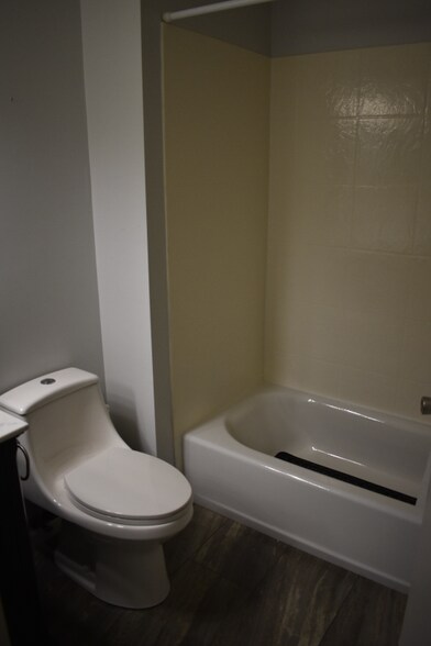 Building Photo - 3211 Southern Hills Dr