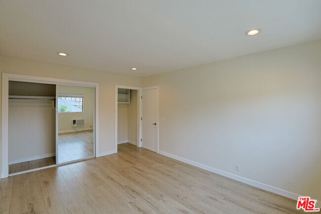 Building Photo - 1277 W 23rd St
