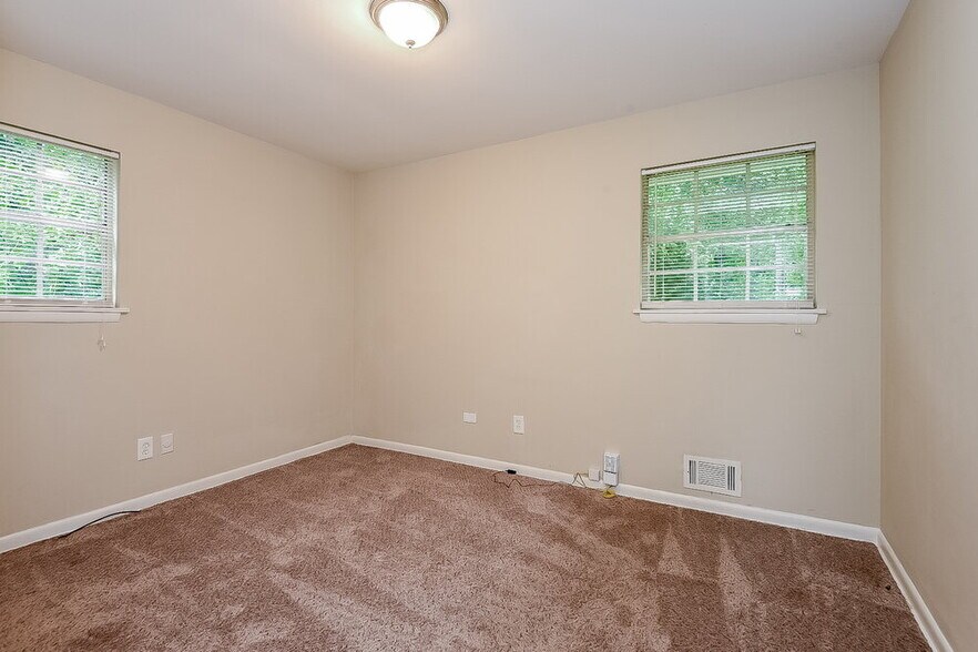 Building Photo - 4230 Senoa Dr