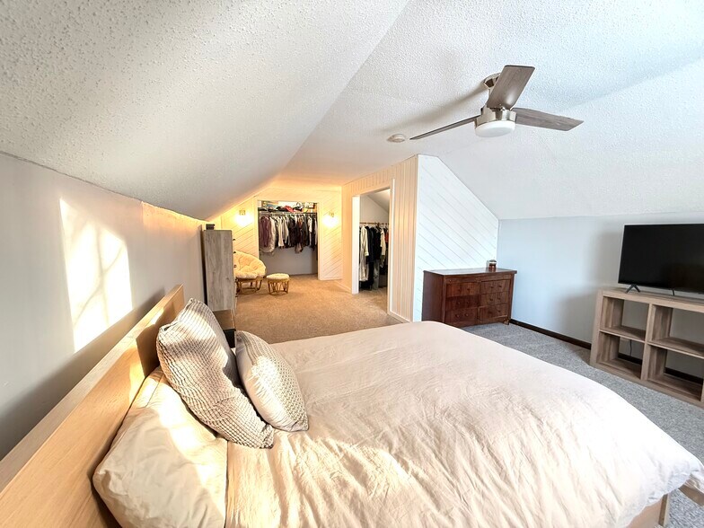 Building Photo - 5427 45th Ave N