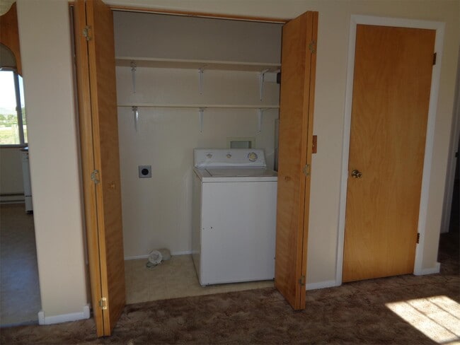 Building Photo - 143 Meadow Lark Ln