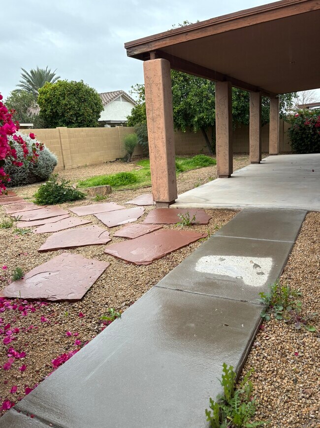 Building Photo - 461 E Pinto Dr