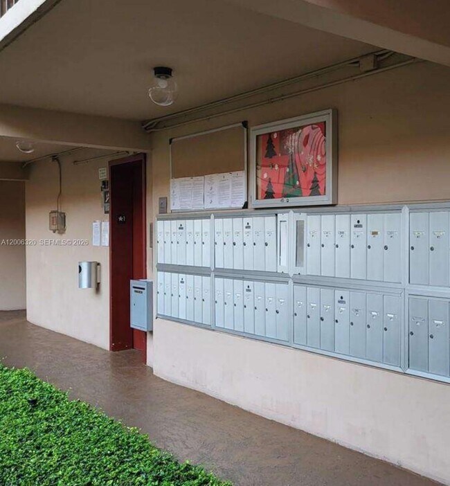 Building Photo - 10625 SW 112th Ave
