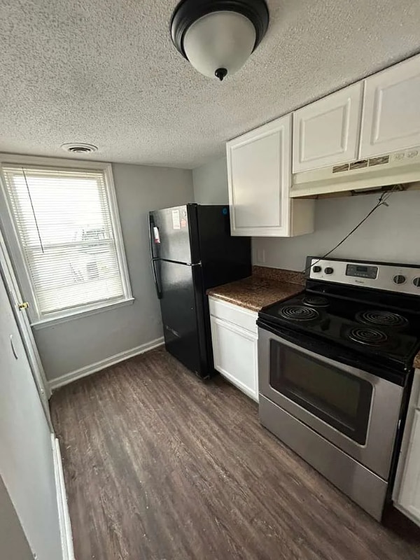 Building Photo - 306 Cedar St